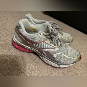 Reebok Pink grey and white sneakers‎ size 9